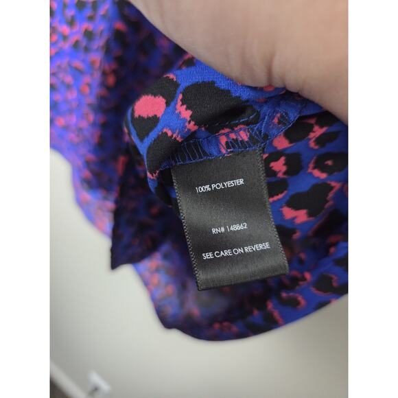 Torrid Harper Blouse Plus Size 5X Blue Pink Animal Print V-Neck - Picture 3 of 4